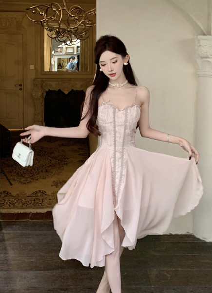 Elegant Light Pink Sleeveless Dress with Lace Detail